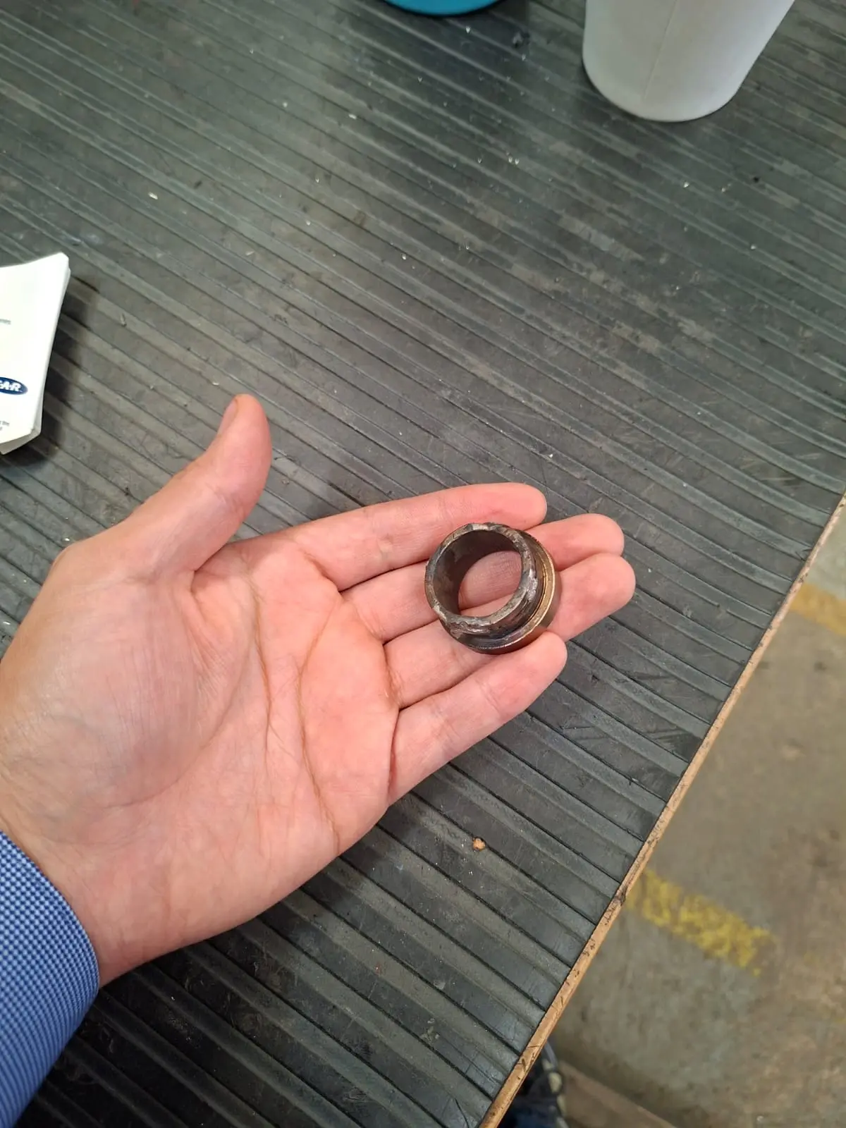 Failed bushings before manufacturing — friction wear in injection mold, aerospace case Baja California