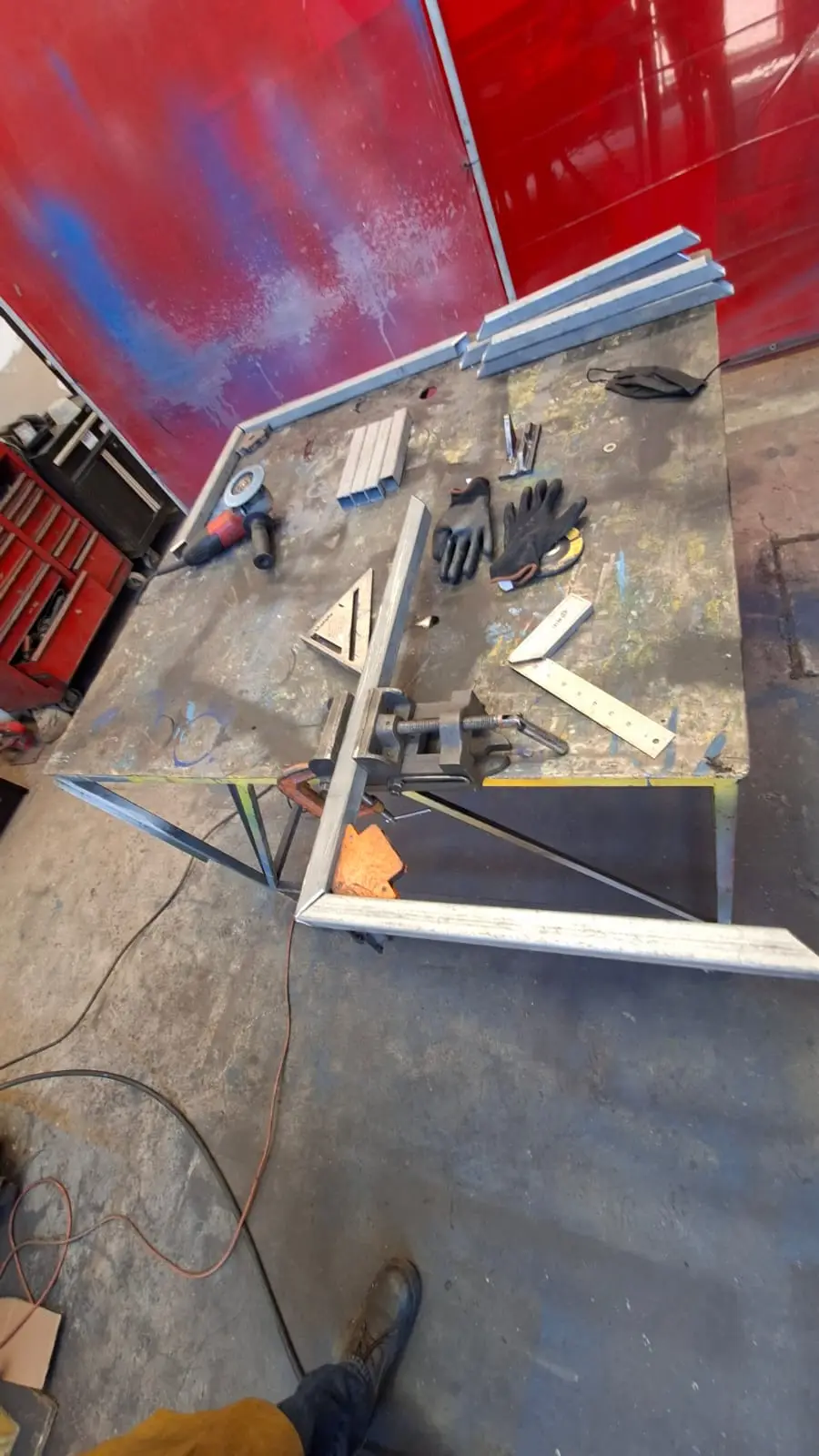 Layout and cutting of profiles with squares and vise on the workbench