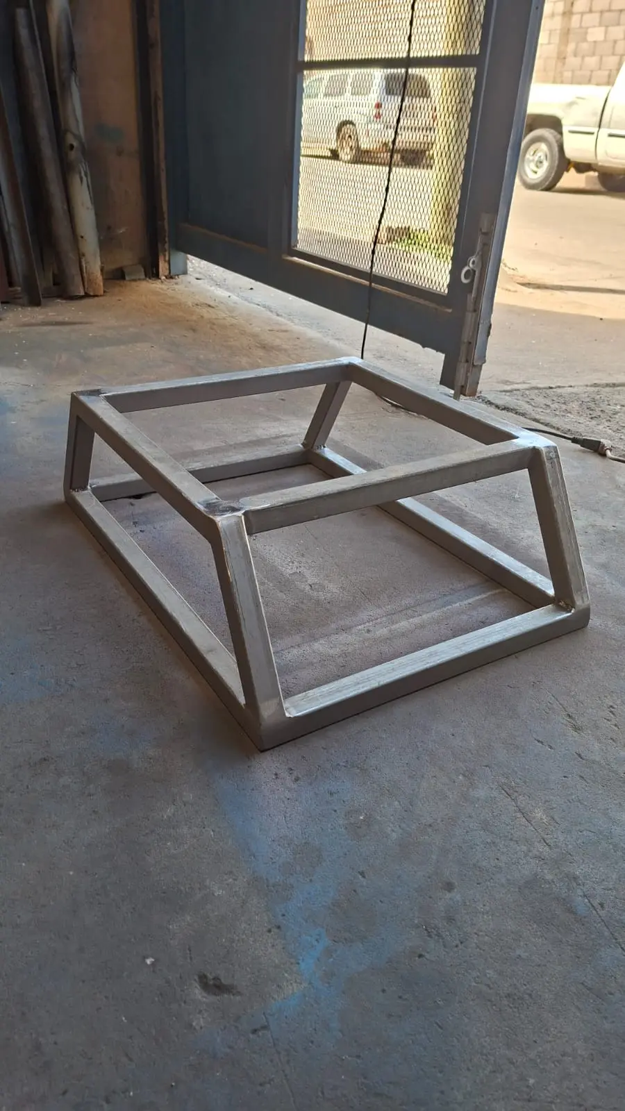 Carro prototipo en acero galvanizado e inoxidable con aislamiento anti-humedad