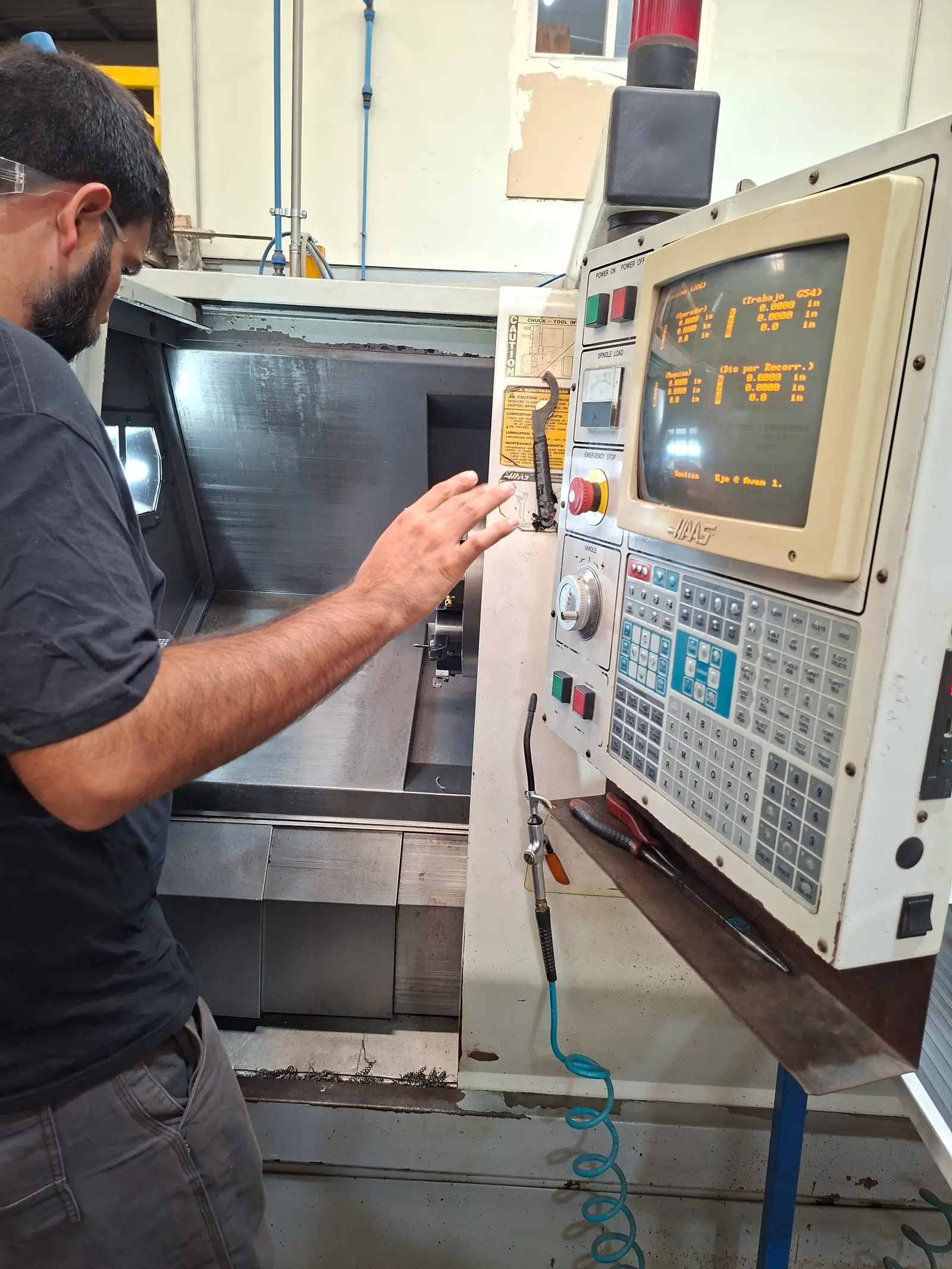 Torneado CNC - Tornos CNC de precisión para ejes, bujes y piezas rotativas en Ensenada, Baja California.