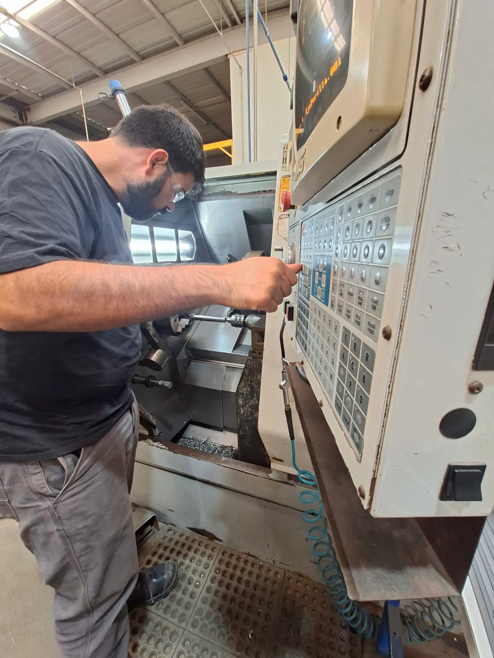 Preparación y calibración de máquina CNC en Ensenada
